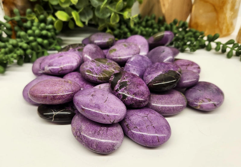 Stichtite Palm Stone, calm safety strength talisman FB3078 💜