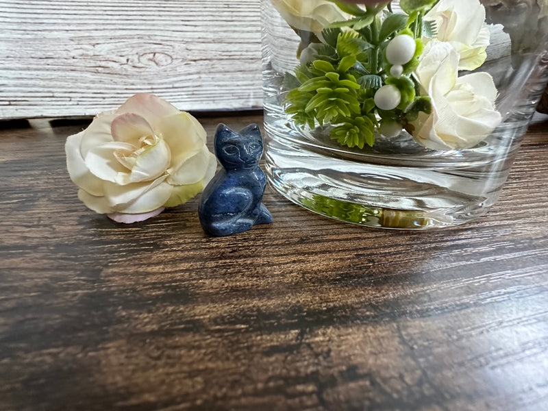 Cat Carving Totem / Spirit Animal, Sodalite Mini  🐈🧶🐈 FB2342 🐈🧶🐈