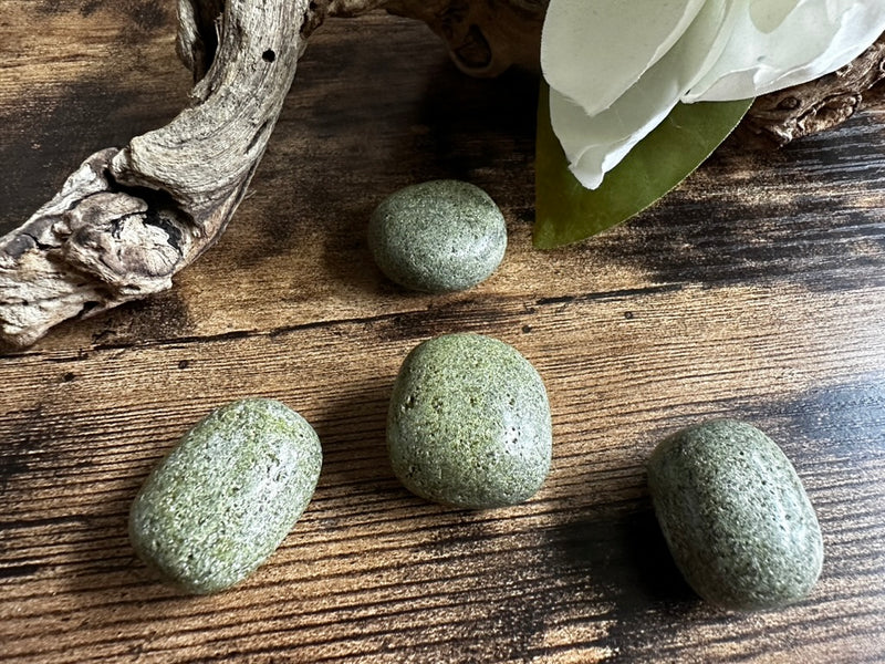 Tumbled Green Epidote FB1437