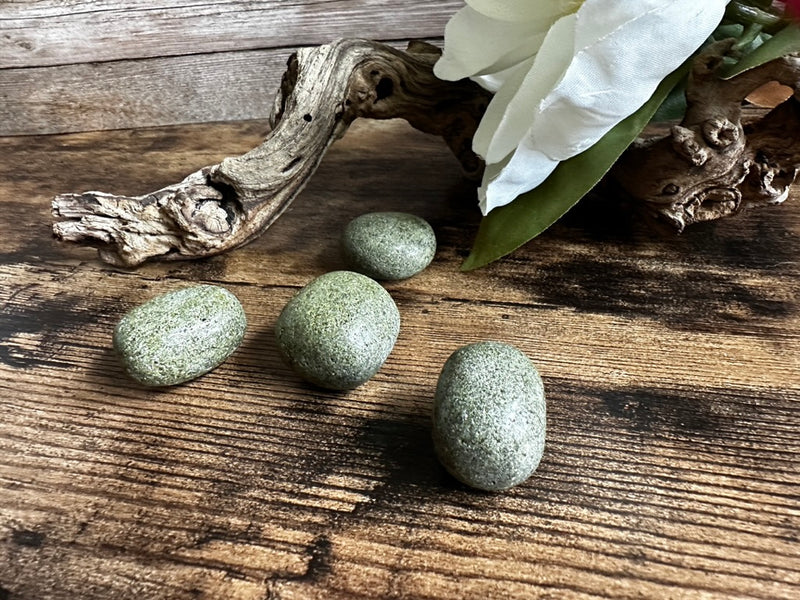 Tumbled Green Epidote FB1437