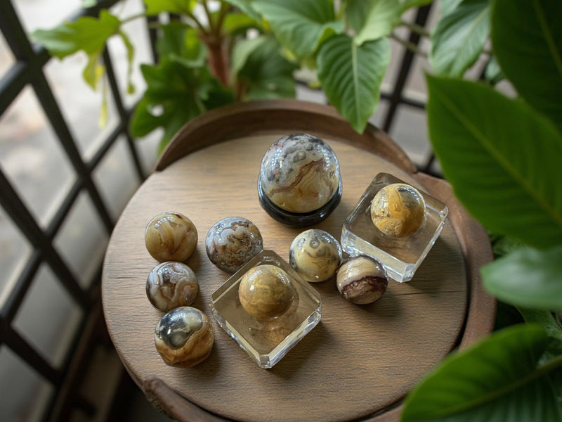 Crazy Lace Agate Small Sphere from Madagascar, joy, happiness and optimism FB3030 🧡
