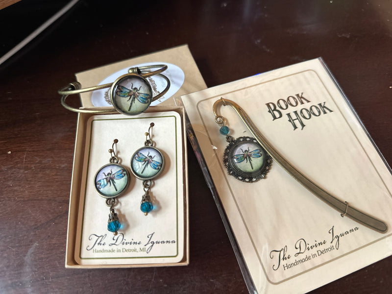 Book Hook, Bronze with Dragonfly Cabochon FB3066 ✨