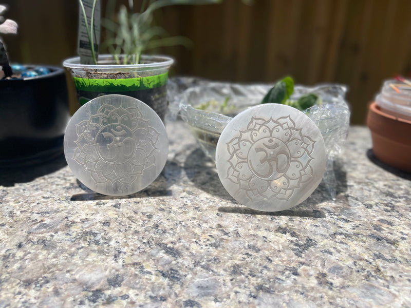 Selenite Etched Round Charging Plates / Bases for crystal grids and display FB1488