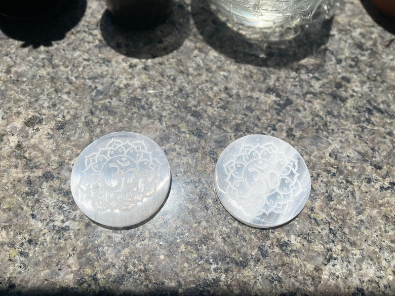Selenite Etched Round Charging Plates / Bases for crystal grids and display FB1488