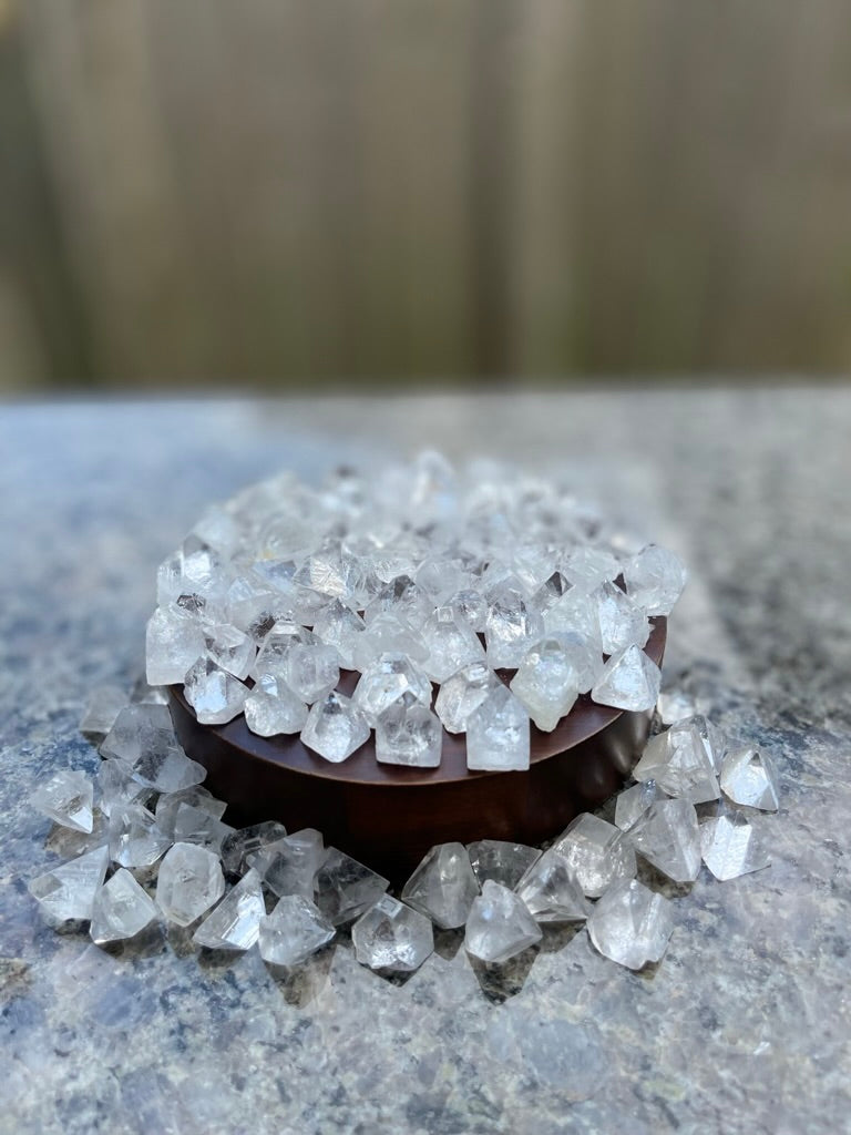 Apophyllite points, wonderful for crystal grids FB1686