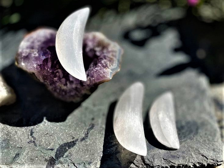 Selenite Crescent Moon, clearing and cleansing energy FB2983