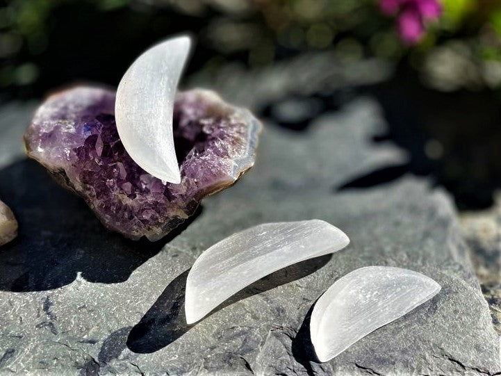 Selenite Crescent Moon, clearing and cleansing energy FB2983