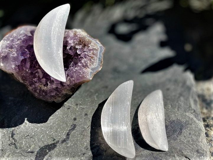 Selenite Crescent Moon, clearing and cleansing energy FB2983