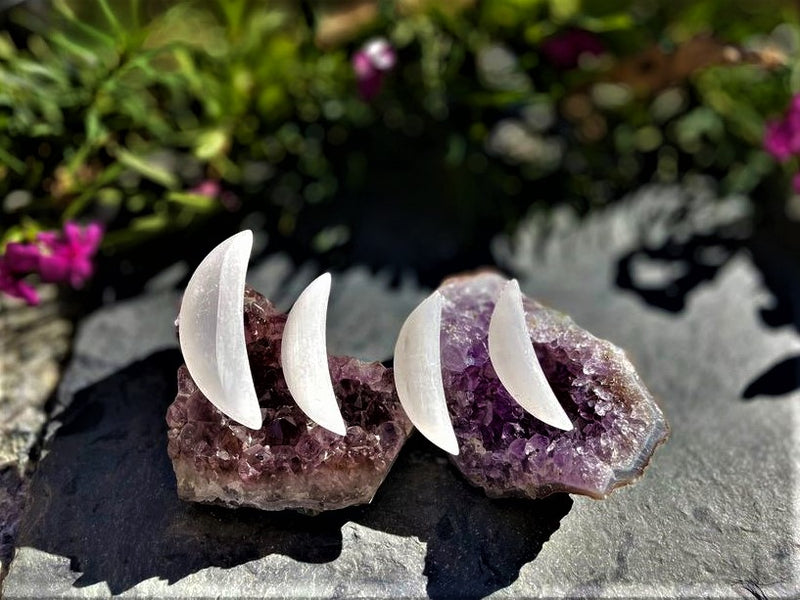 Selenite Crescent Moon, clearing and cleansing energy FB2983