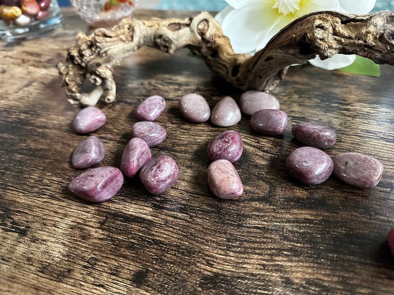 Tumbled Thulite for lightness and contentment FB1801