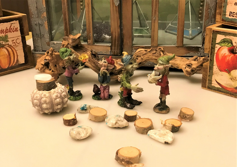 Fairy Garden / Miniature Accessories - Mini Fairy Elves - FB1783