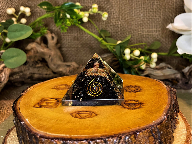 Copper & Gemstone Orgon / Orgonite Spiral Pyramid; FB2505