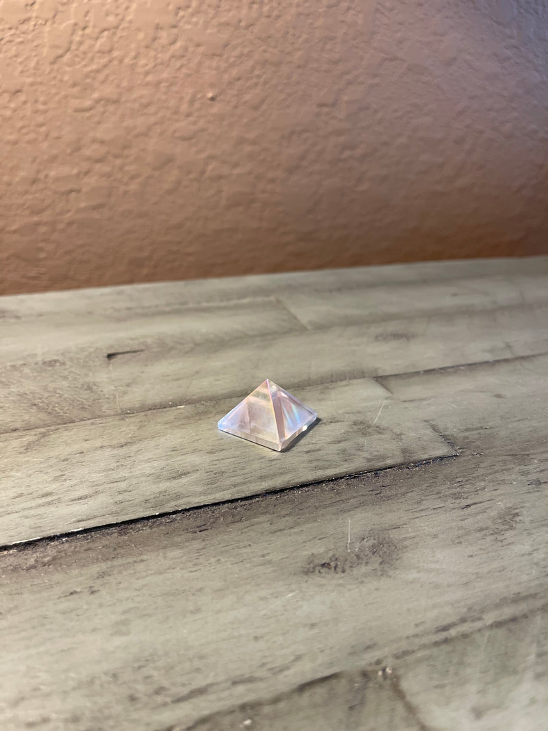 Angel Aura Clear Quartz Pyramid FB2253