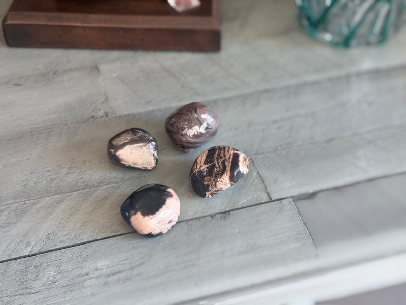 Blue Amber Tumbled Stones FB3412 💙