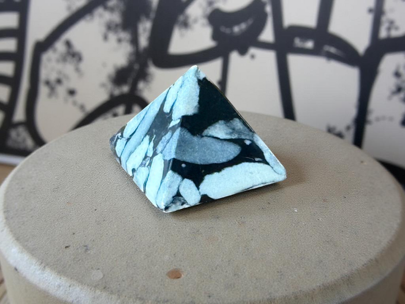 Crysanthemum Stone Pyramid FB3340 🌵