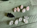 Arrowheads carved from assorted gemstones FB1603