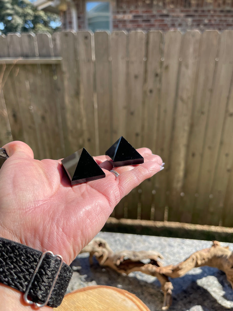 Black Obsidian Glossy Pyramid for protection and stability FB2772