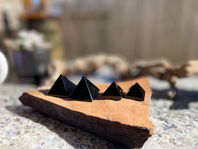 Black Obsidian Glossy Pyramid for protection and stability FB2772